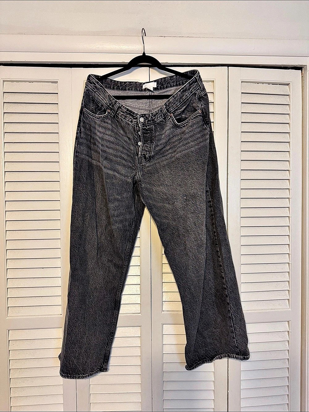 Women's Straight Leg Jeans in Black Like New